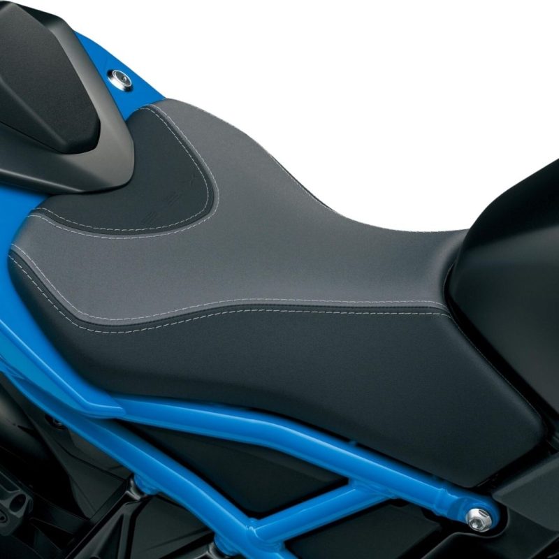 Suzuki_GSX_8_Stylish_Seat