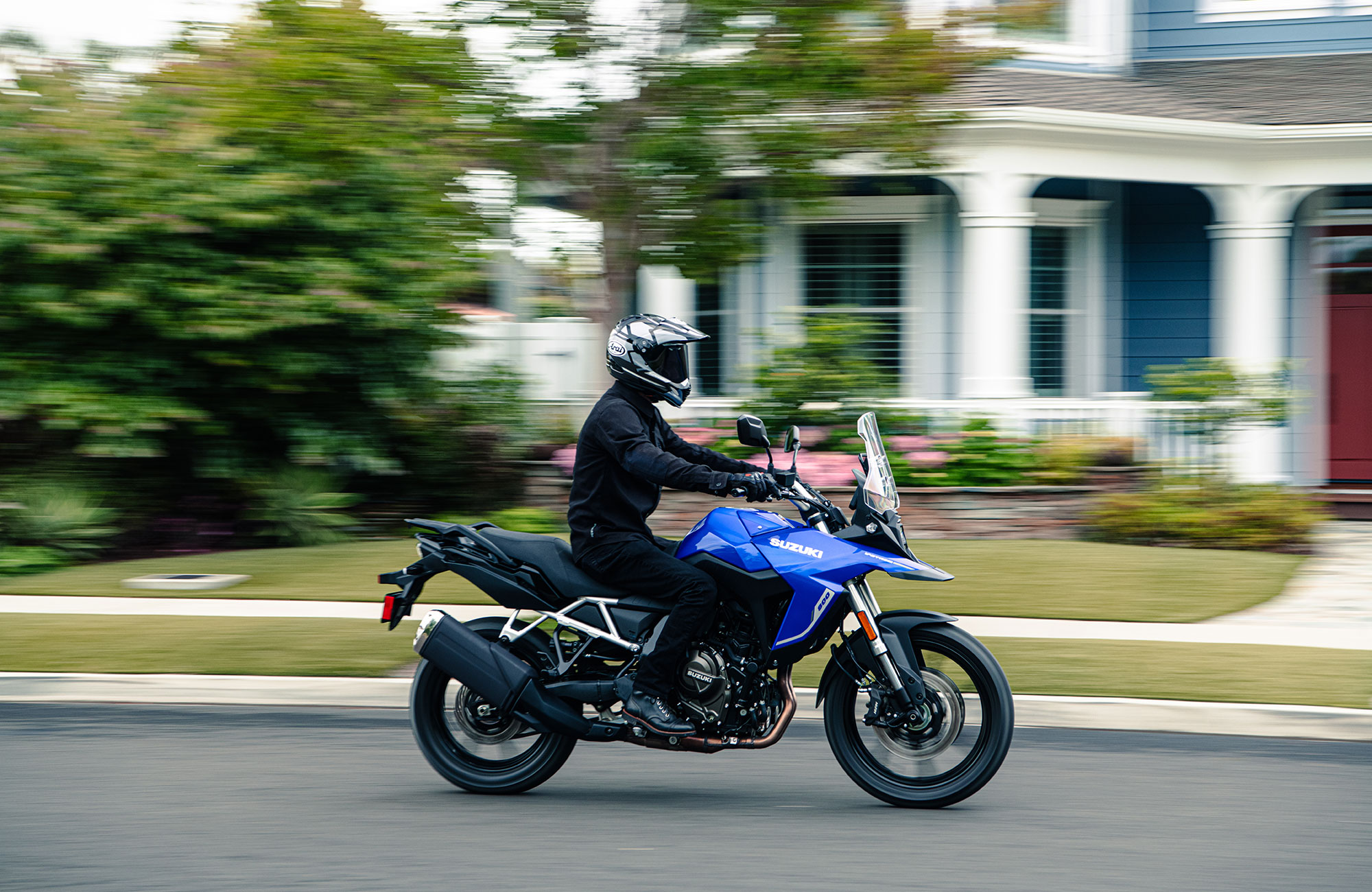 VSTROM 800 neighbourhood drive