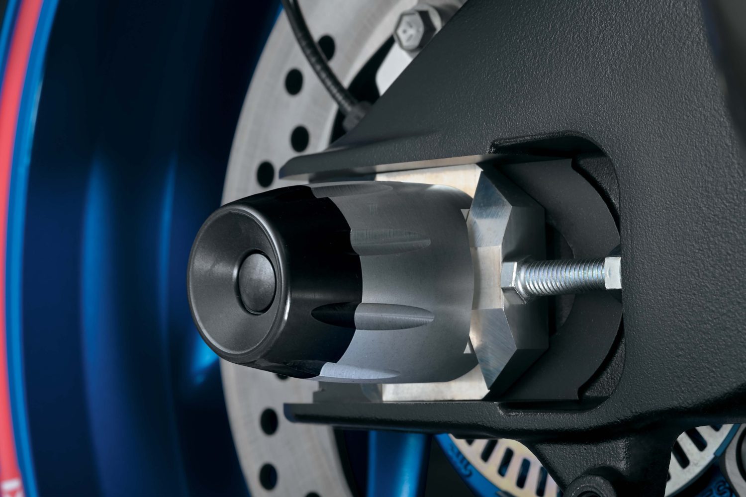 Suzuki_GSXS1000_GT_M2_Rear_Axle_Slider