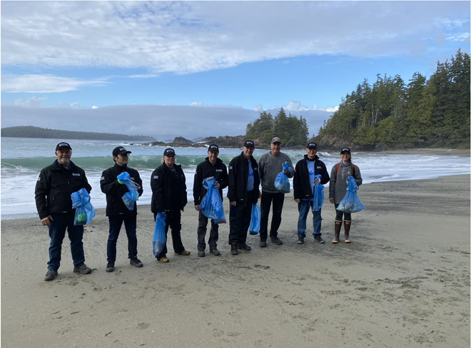 A break in the weather offered another opportunity to get out and clean another beach, so the Suzuki and Breakers Marine teams went back out for another round!